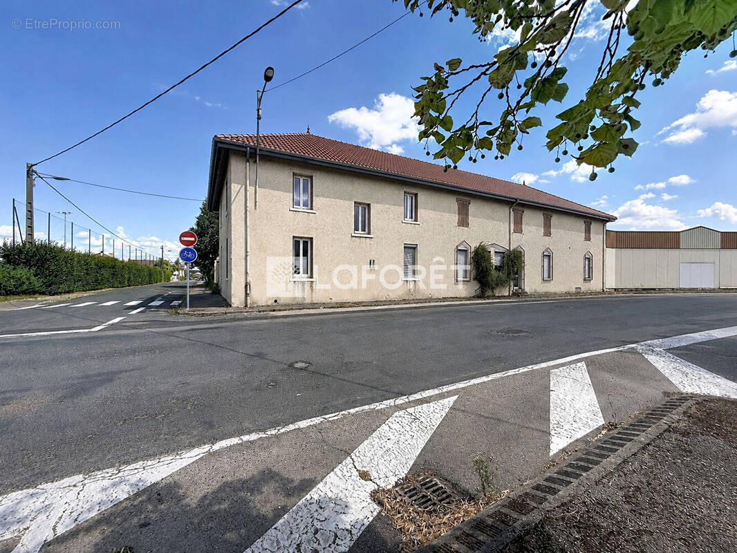 Maison à MONTREVEL-EN-BRESSE