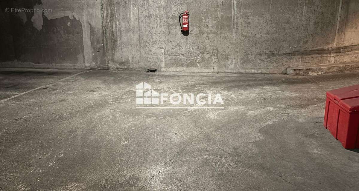 Parking à PARIS-15E