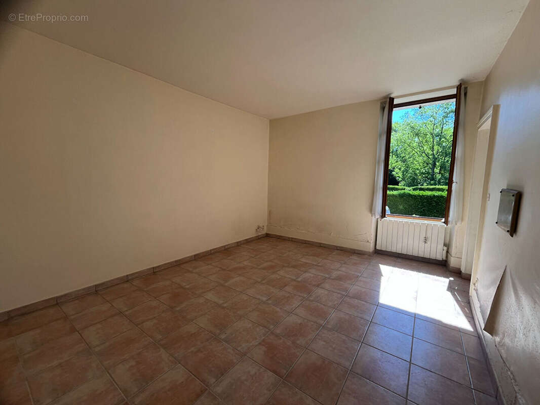 Ensemble immobilier avec dépendances - 229 m2 - photo 12