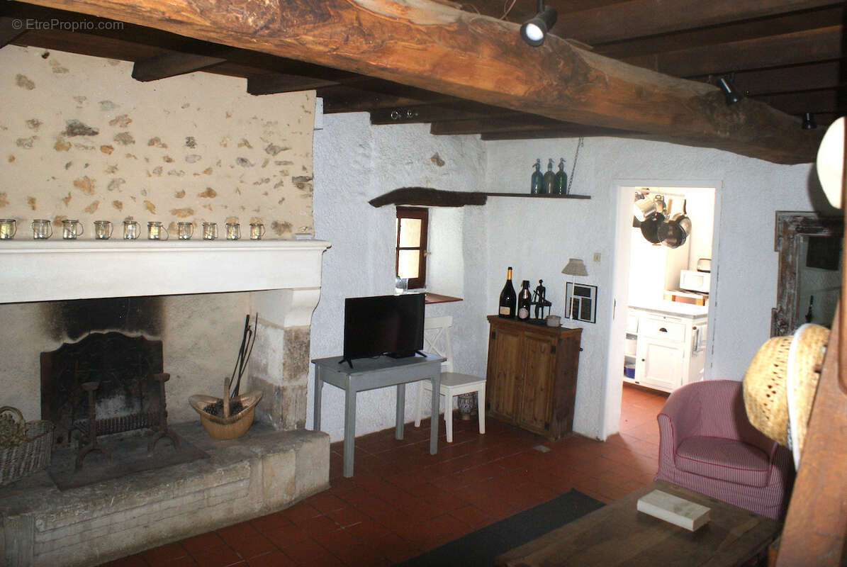 A VOIR. Belle maison en pierre de 4 chambres avec dépendances et vues sur terrain d'environ 2811m2 - photo 30