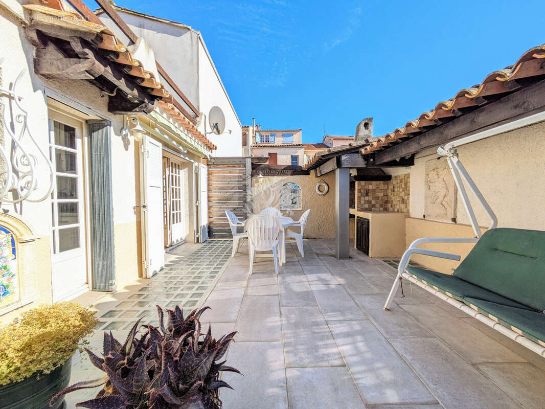 Maison de ville à rénover avec terrasse et cour intérieure - photo 9
