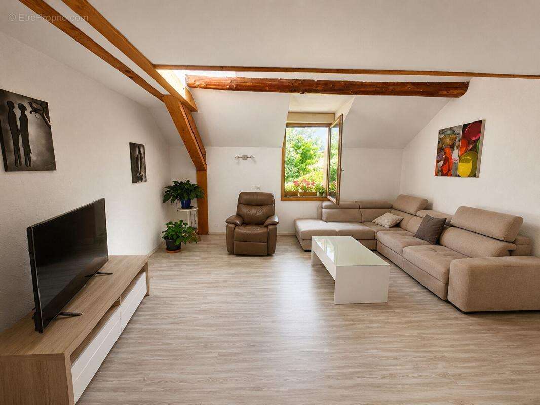 Ensemble Immobilier - Maison + Appartement rénové - Type F7 - POSSIBILITE COMMERCE - Girmont Val-d'Ajol (88) - photo 4