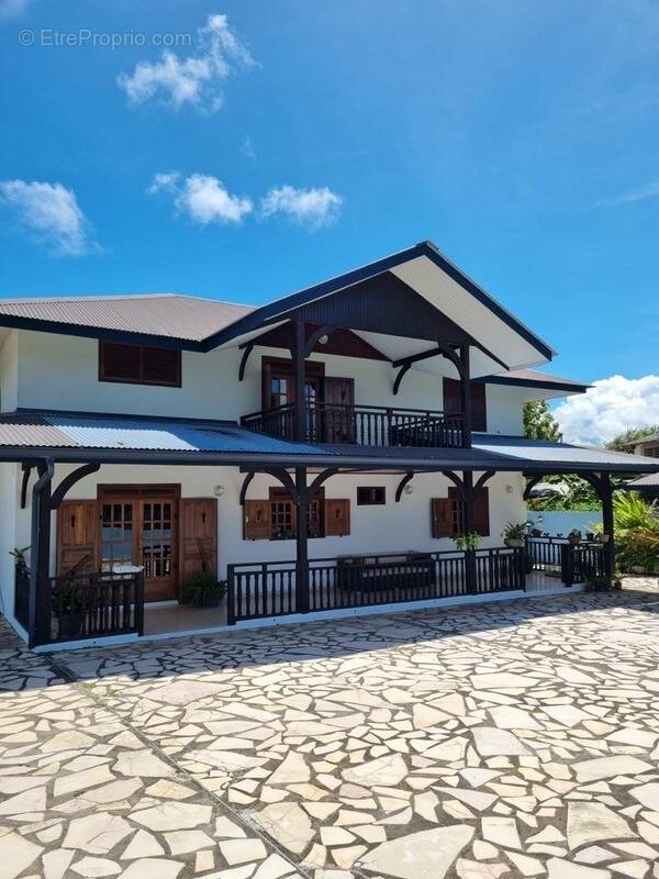 Maison à REMIRE-MONTJOLY