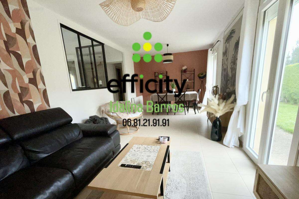 Maison à ROULLET-SAINT-ESTEPHE