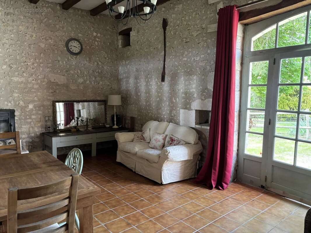 Maison à AUBETERRE-SUR-DRONNE