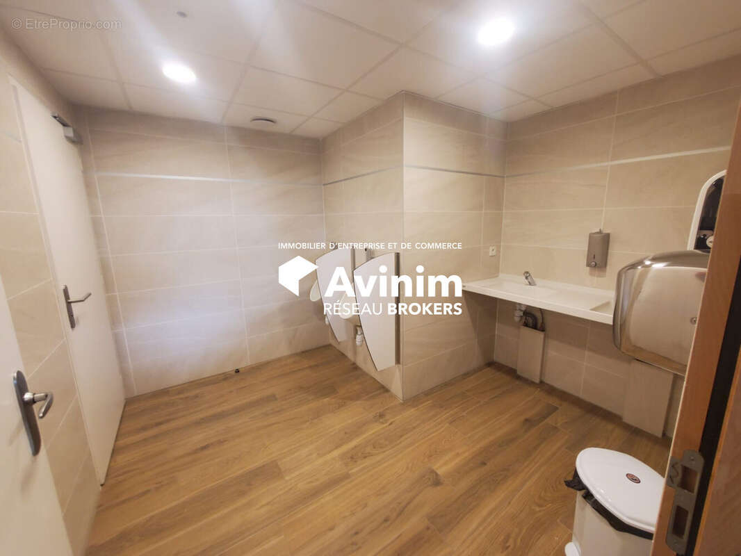 Commerce 427 m² à Allonzier-La-Caille  - photo 5