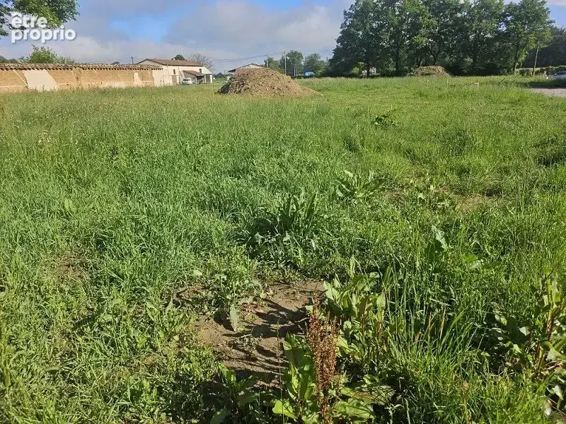 Terrain 1060 m² à Montrond-Les-Bains  - photo 2