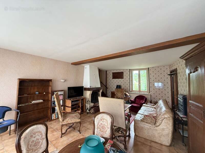 Maison à LA CELLE-DUNOISE