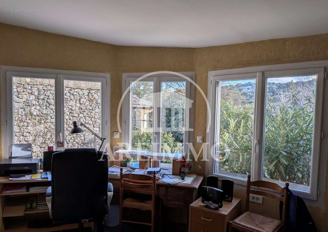 Maison 9 pièces 195 m² à vendre à Brissac (34190) - photo 9