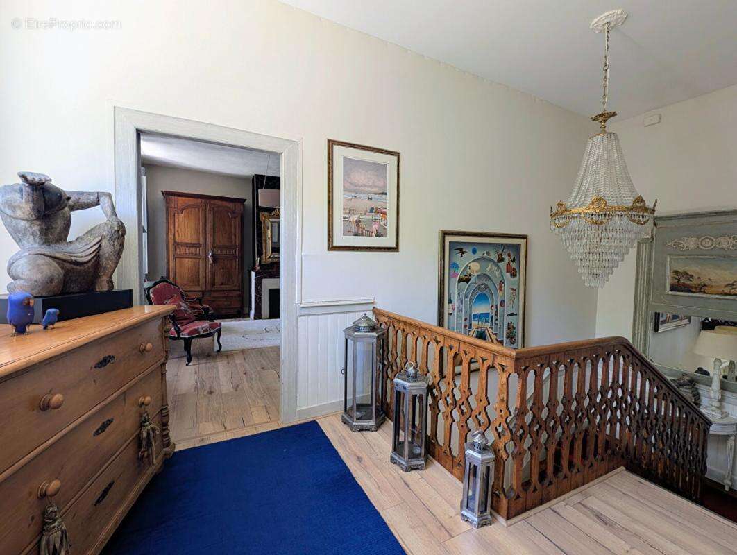 Propriété avec Maison de Maître, Maison Annexe et Maison de Gardien sur parc de 1,5 hectare - photo 8
