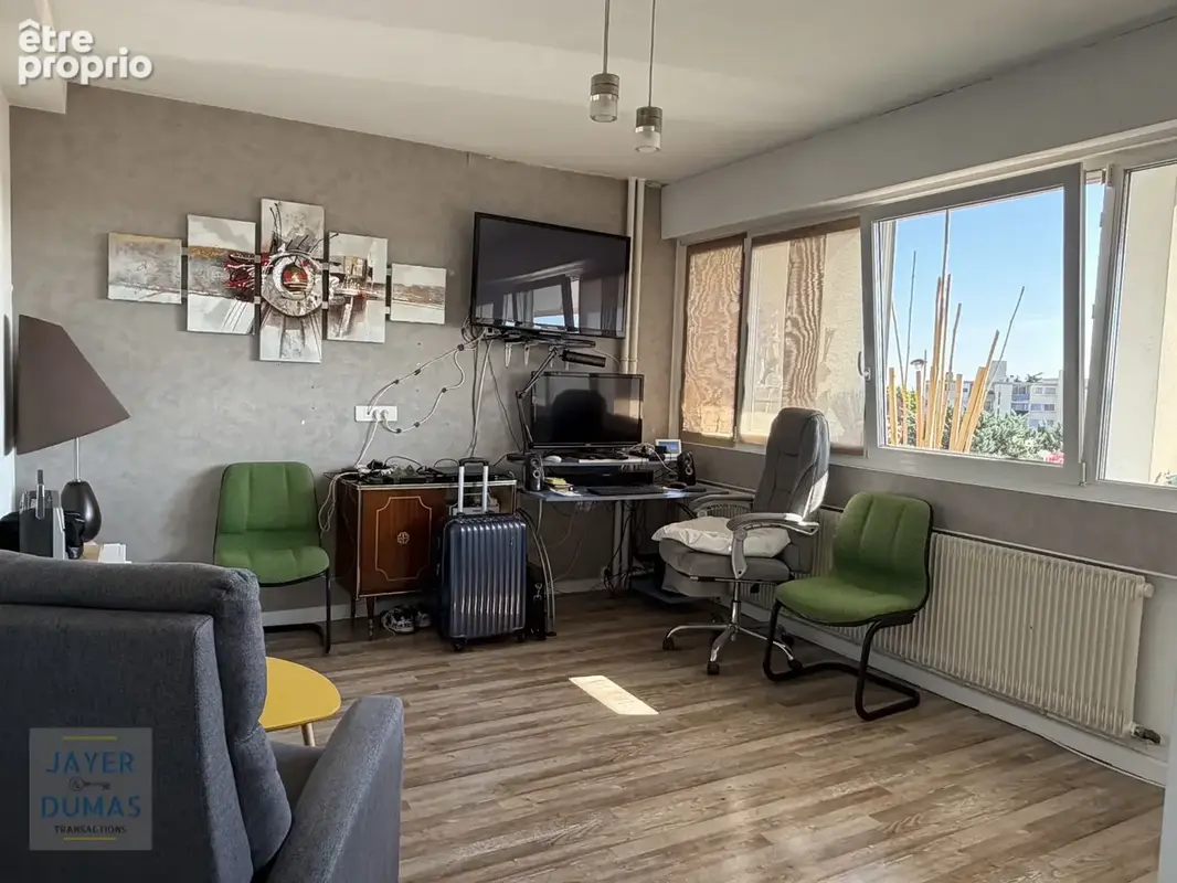 EN EXCLUSIVITÉ - CHALON-SUR-SAONE - Bel Appartement T1 avec grande loggia - - photo 1