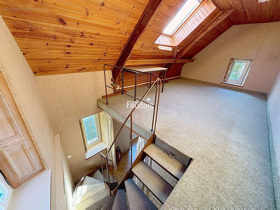 Maison 127 m² à Saint-Georges-Montcocq  - photo 9