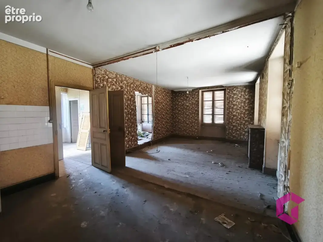 SPECIAL INVESTISSEURS ! Immeuble  composé de deux appartements à rénover et un local commercial avec locataire - photo 9