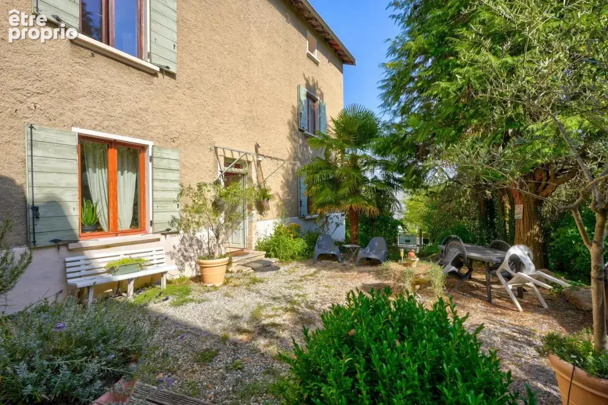 Maison de 10 pièces de 210 m² à Chaponost - photo 4