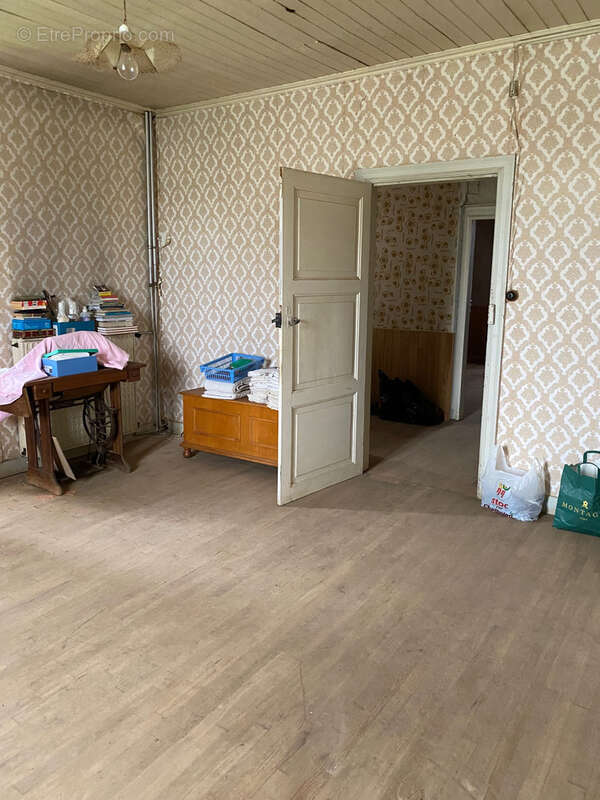 Maison à BLANQUEFORT-SUR-BRIOLANCE