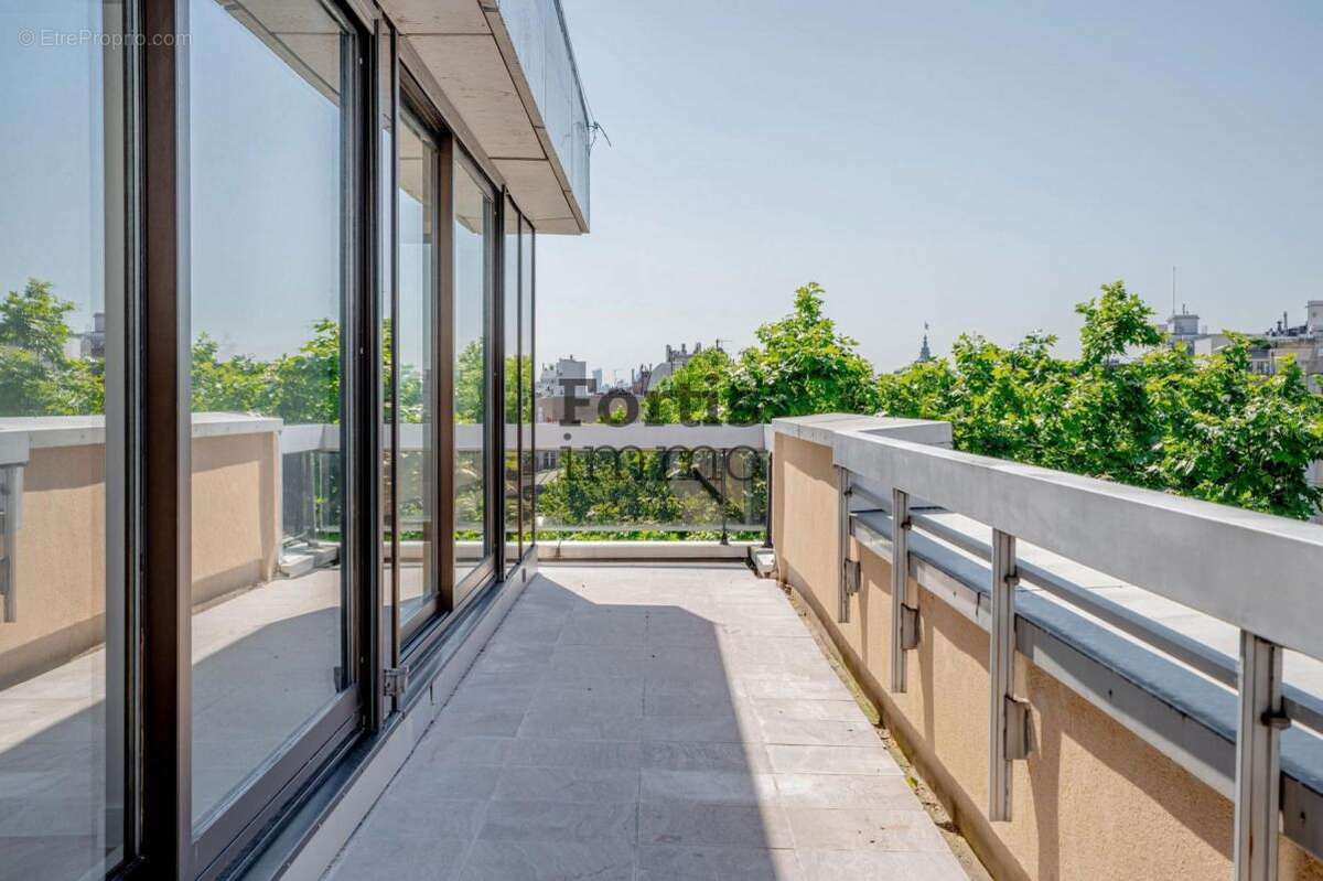 Appartement à PARIS-8E