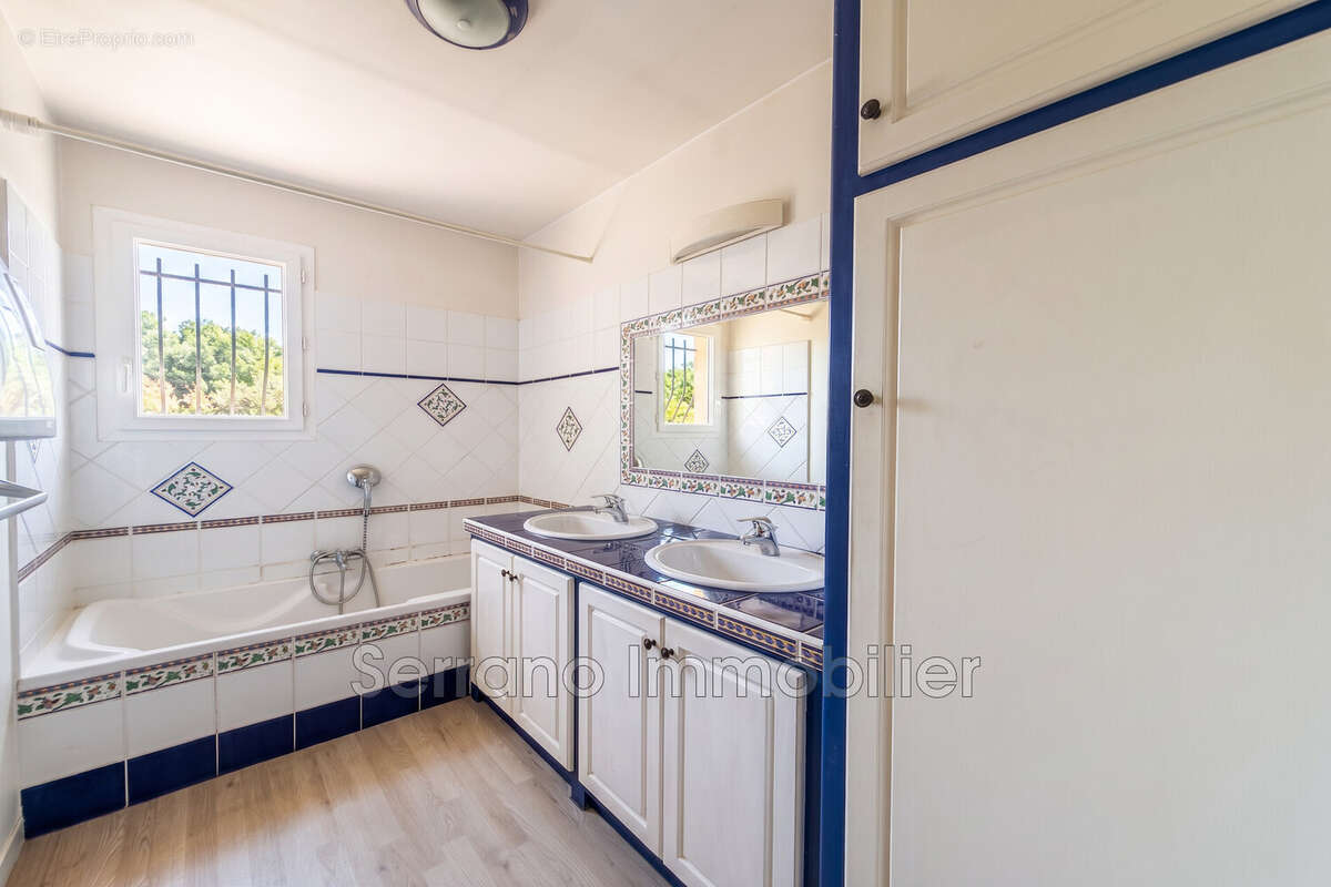 Maison 109 m² à Rognonas  - photo 5