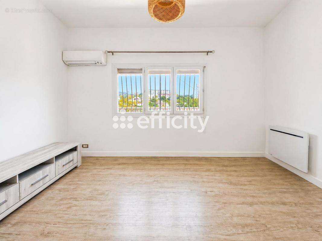 Appartement à MARSEILLE-14E
