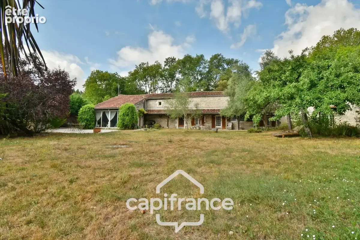 Maison de caractère à vendre 12 pièces SAINT SEVERIN SUR BOUTONNE (17) sur 4500m²de terrain arboré - photo 3