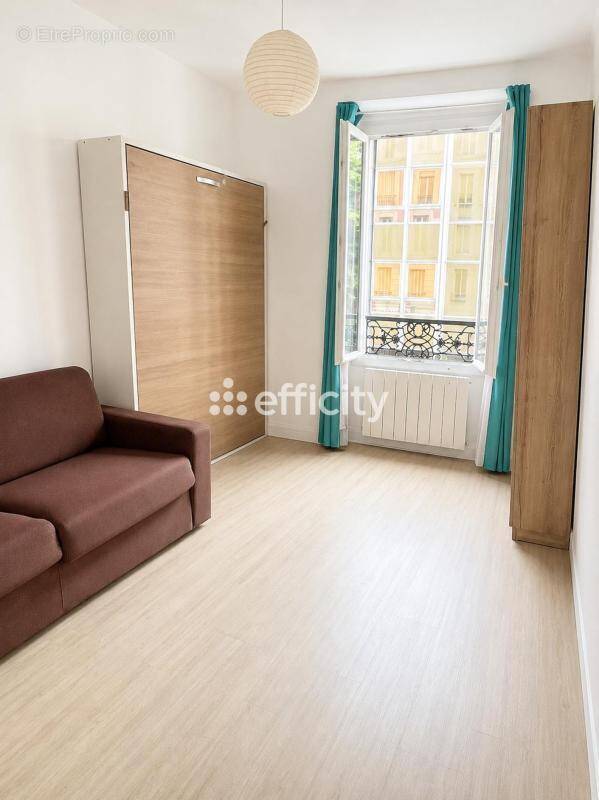 Appartement à LEVALLOIS-PERRET