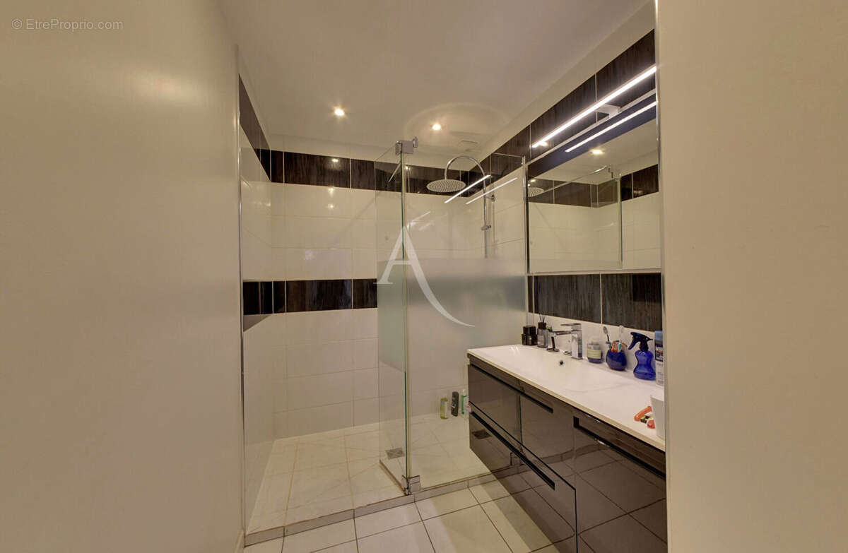 Maison à CHEVRY-COSSIGNY