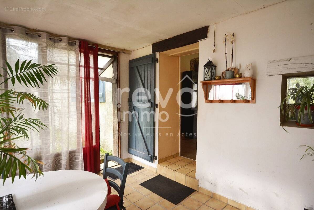 Maison à LA CHAPELLE-BASSE-MER