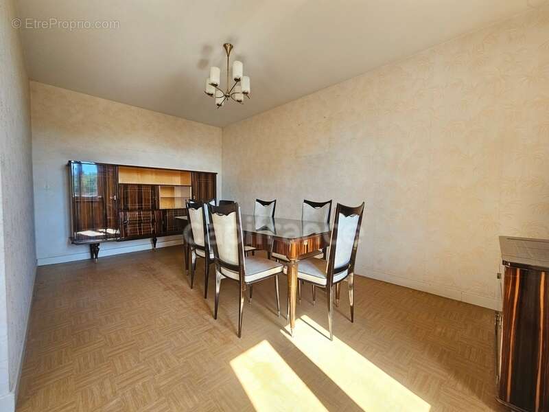 Maison à vendre 8 pièces avec sous-sol garage et dépendances et jardin de 1000 m² CHAMBOST LONGESSAIGNE (69) - photo 13