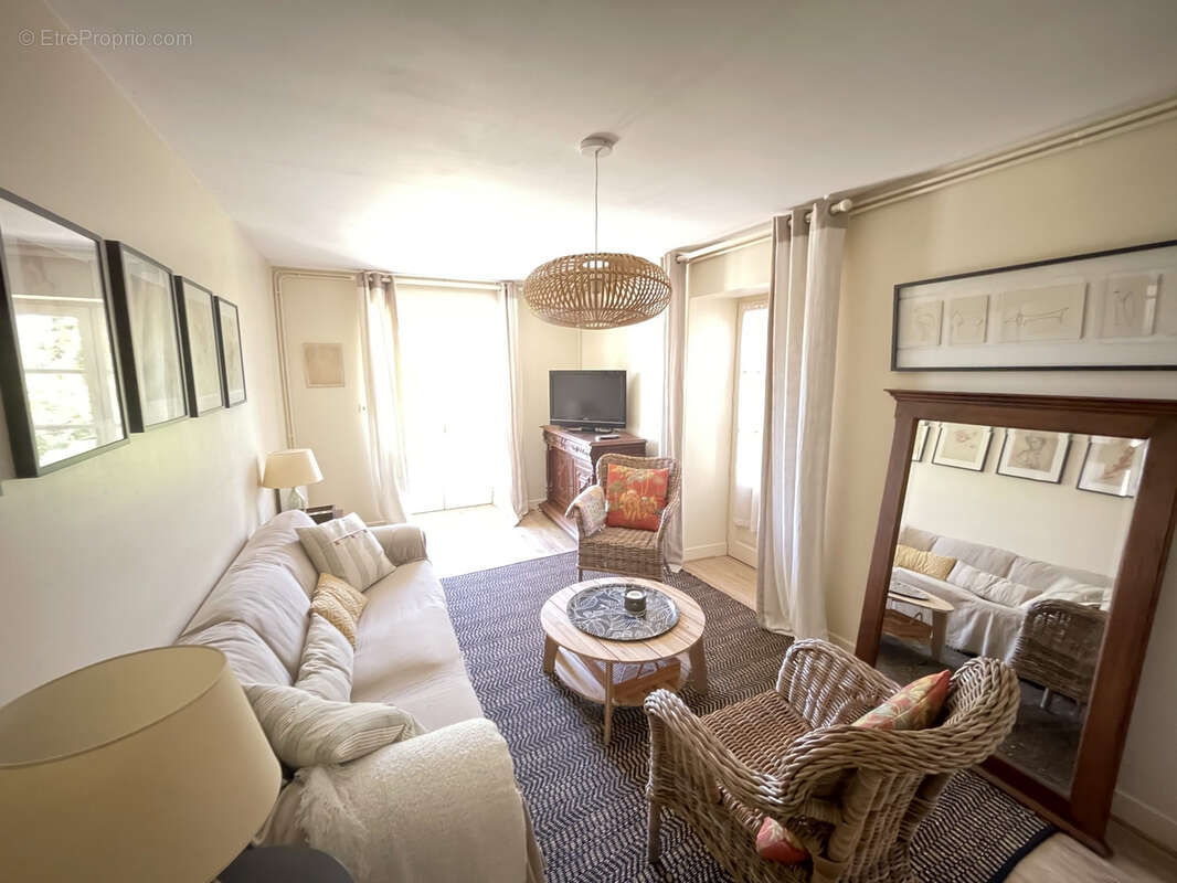 Maison à CHAMPAGNAC-DE-BELAIR