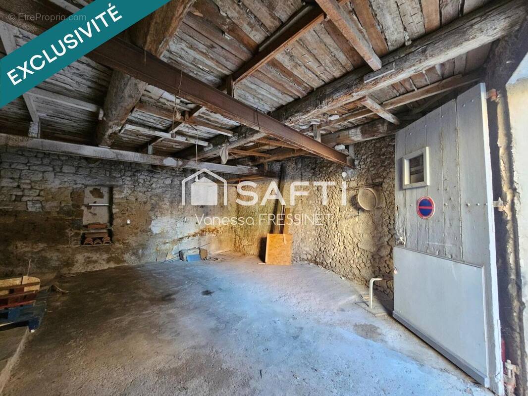 Photo 1 - Parking à SAINT-PARGOIRE