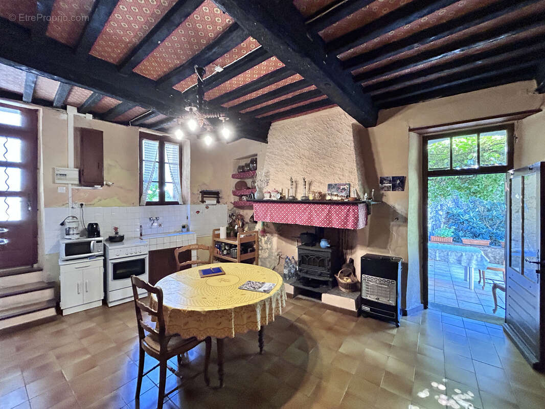 Maison à BEZ-ET-ESPARON