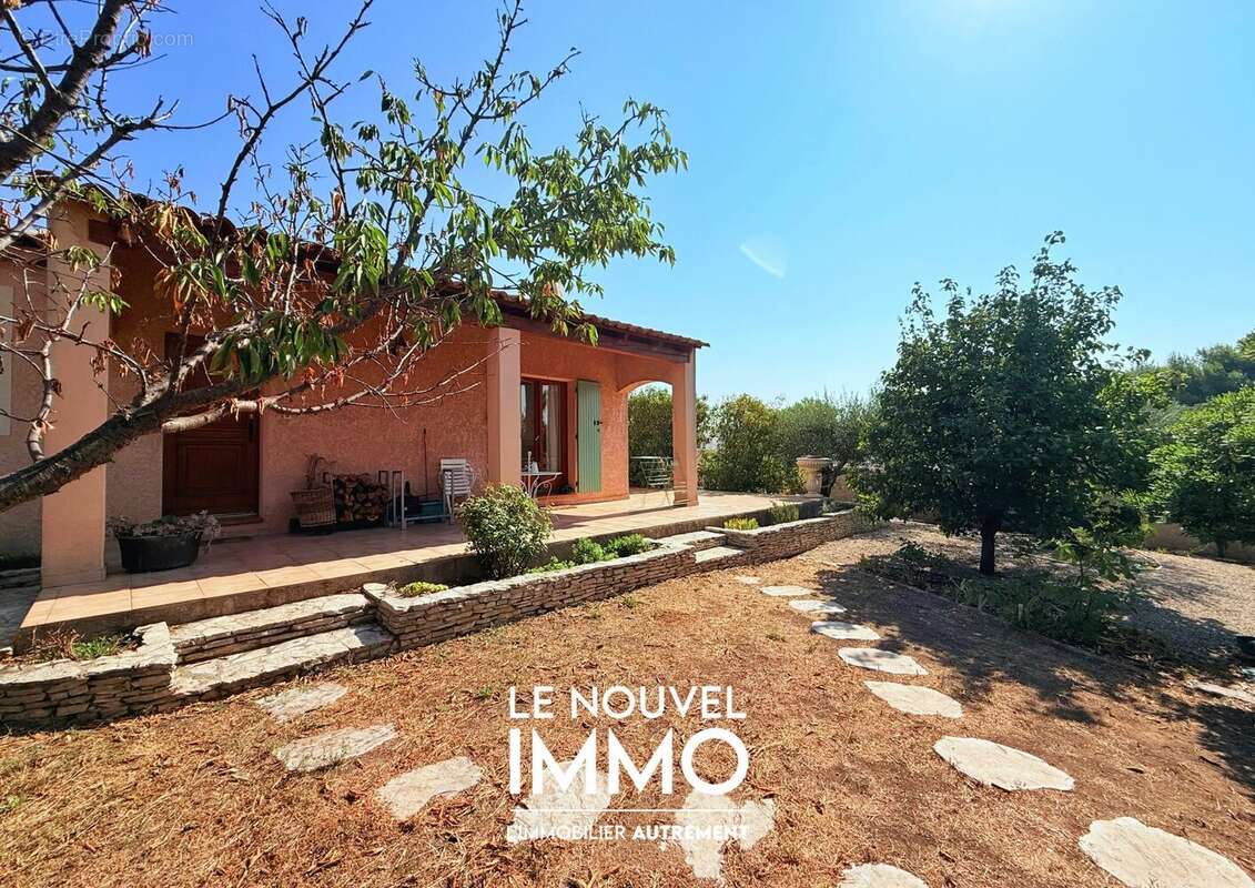 Maison 121 m² à Rognac  - photo 4