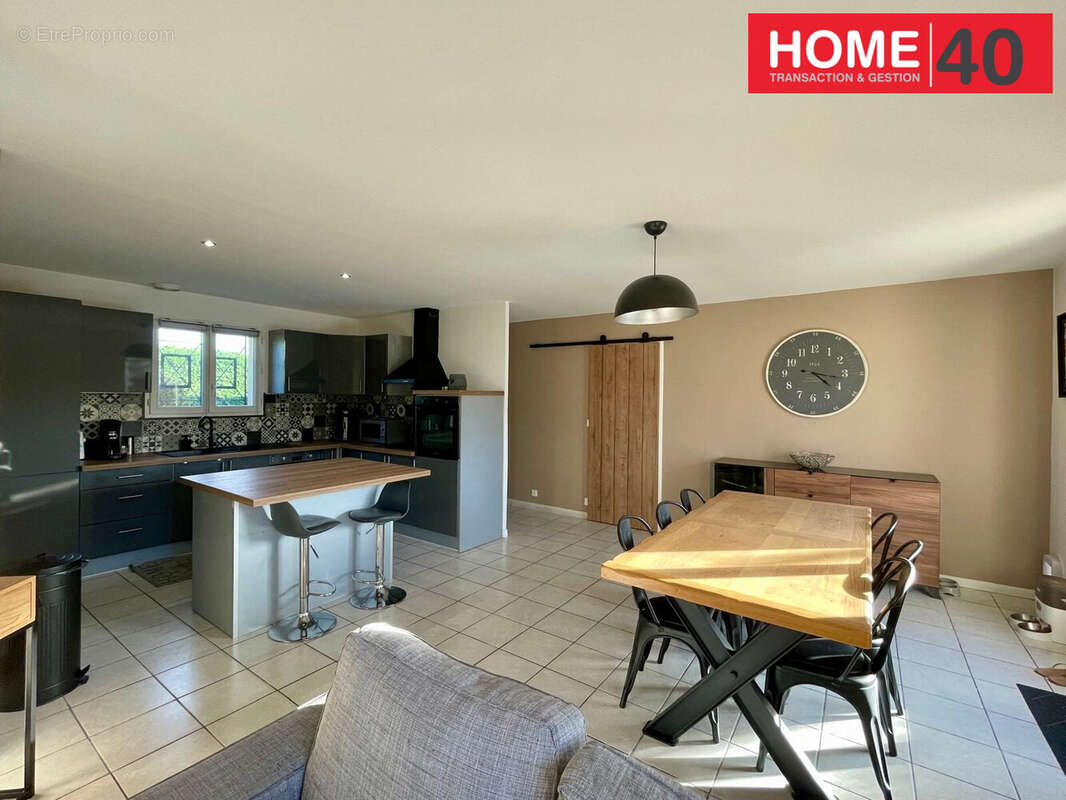 Maison à PARENTIS-EN-BORN