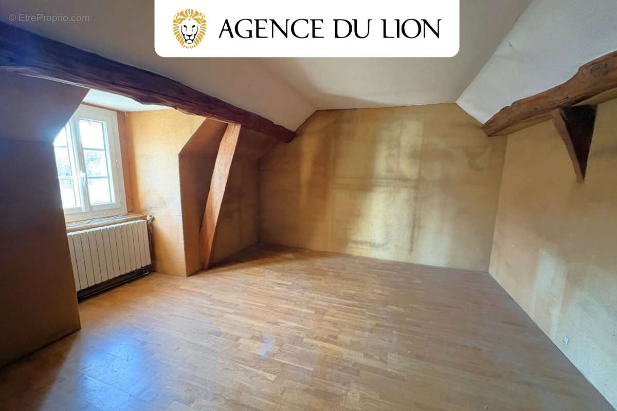 Maison à CHERISY