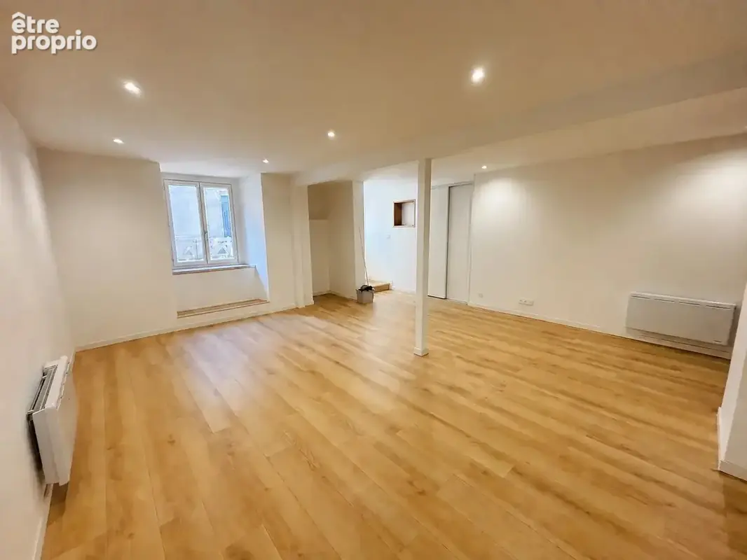 Appartement rdc avec cour - photo 2