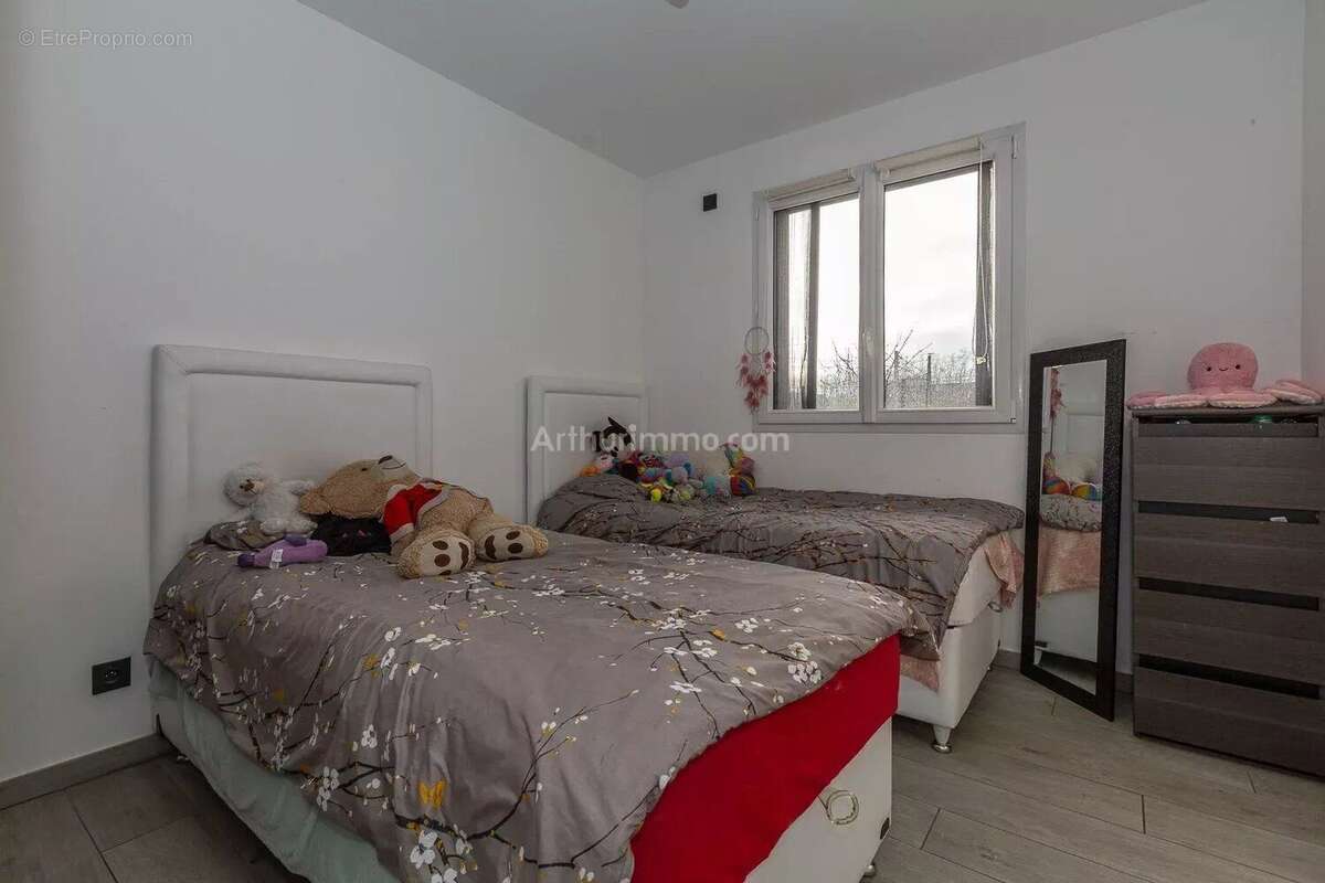 Maison à VEZERONCE-CURTIN