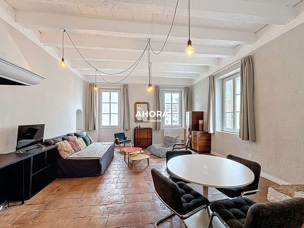 Appartement à MARSEILLE-1E