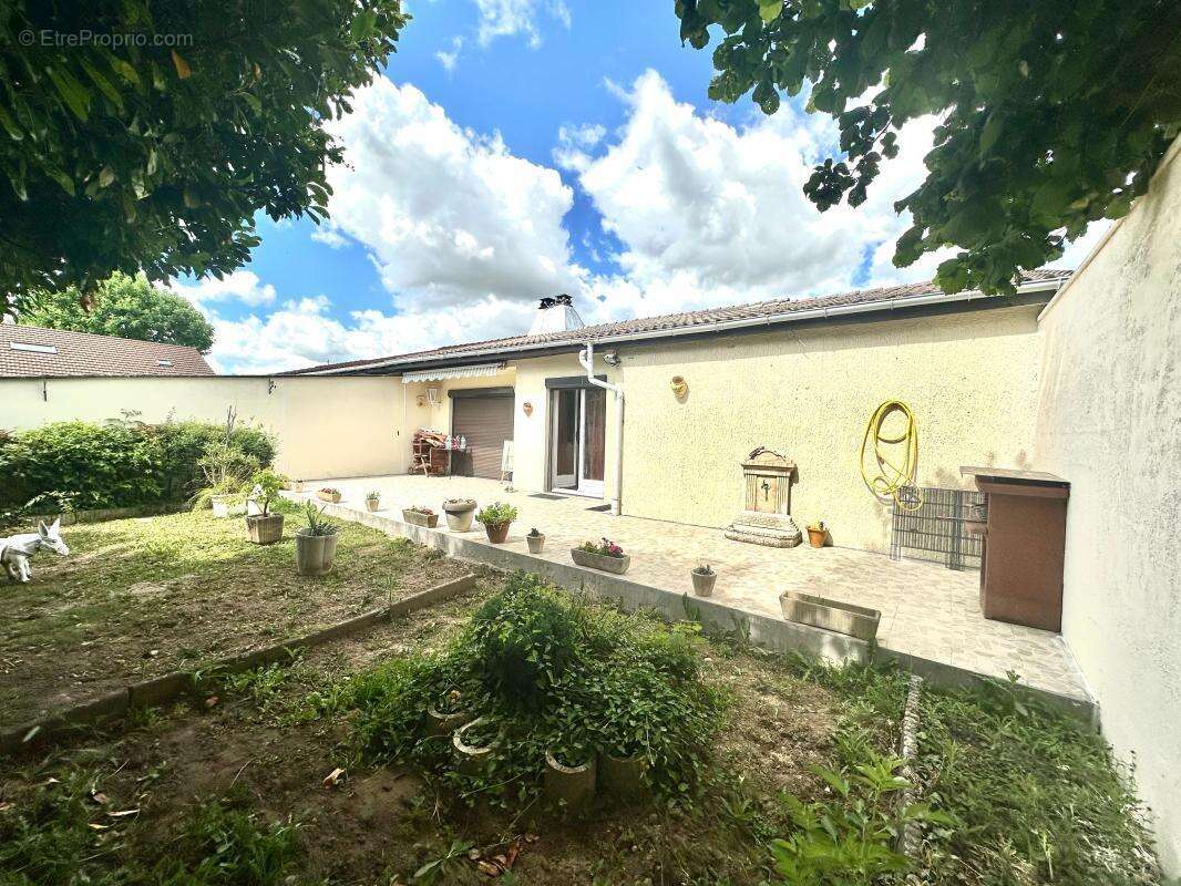 Maison à VILLEFONTAINE
