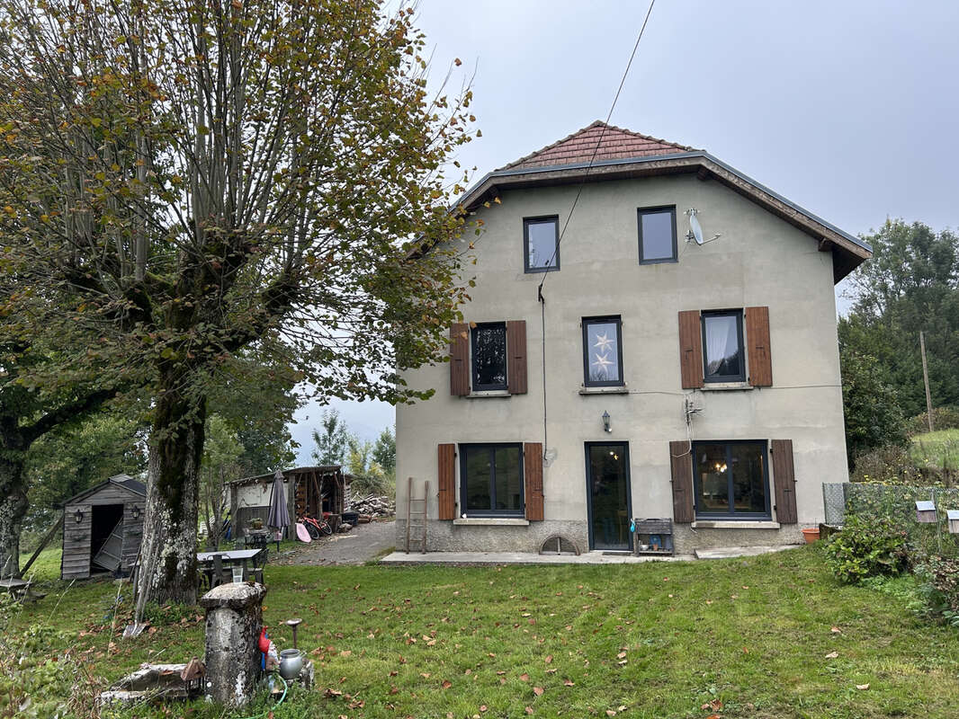Maison à SAINT-LAURENT-DU-PONT