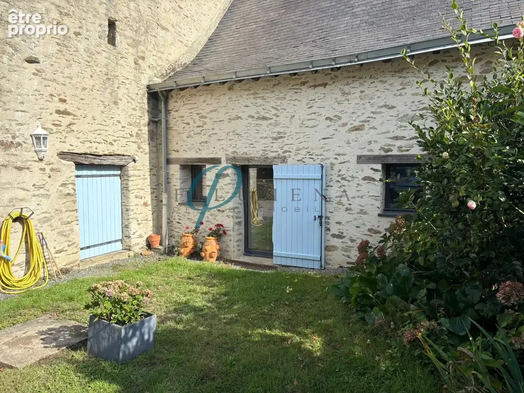 À vendre, Magnifique Manoir au Charme Indéniable de 254m2 avec dépendances et une entrée indépendante. - photo 18
