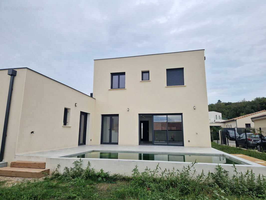 Maison à MONTELIMAR