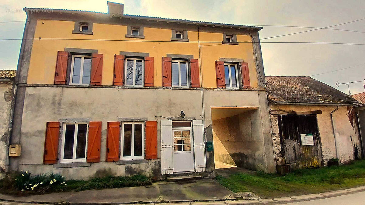 Maison à MAGNAC-LAVAL