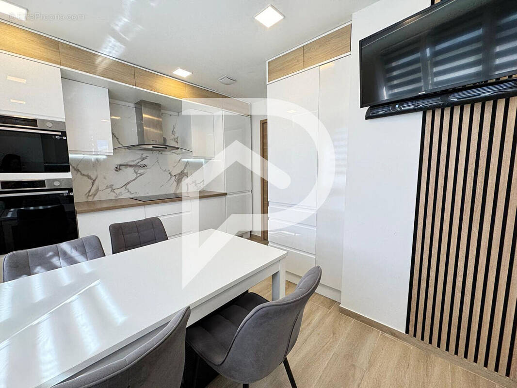 Maison à GALLARGUES-LE-MONTUEUX