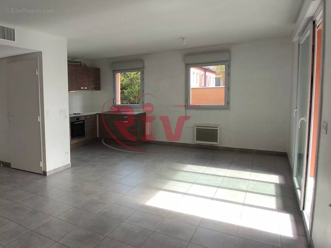 Appartement à LES ROCHES-DE-CONDRIEU