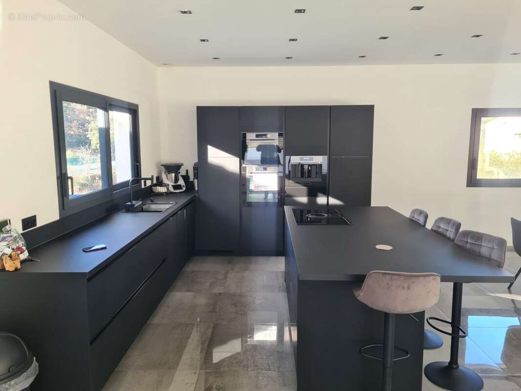 Maison à SAINT-JULIEN-LES-ROSIERS