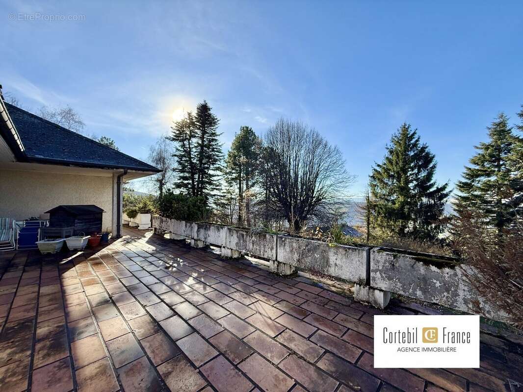 Maison à CRUSEILLES