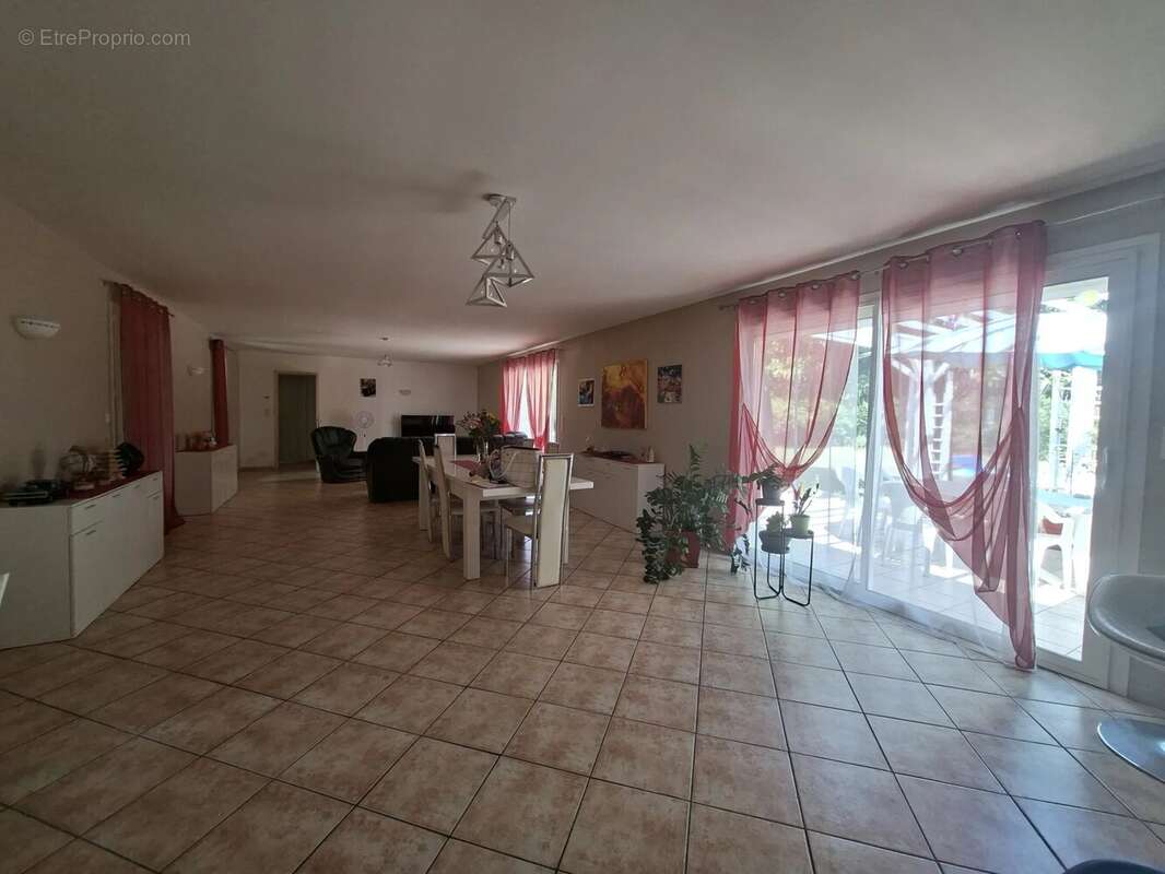 Maison à MONTDRAGON