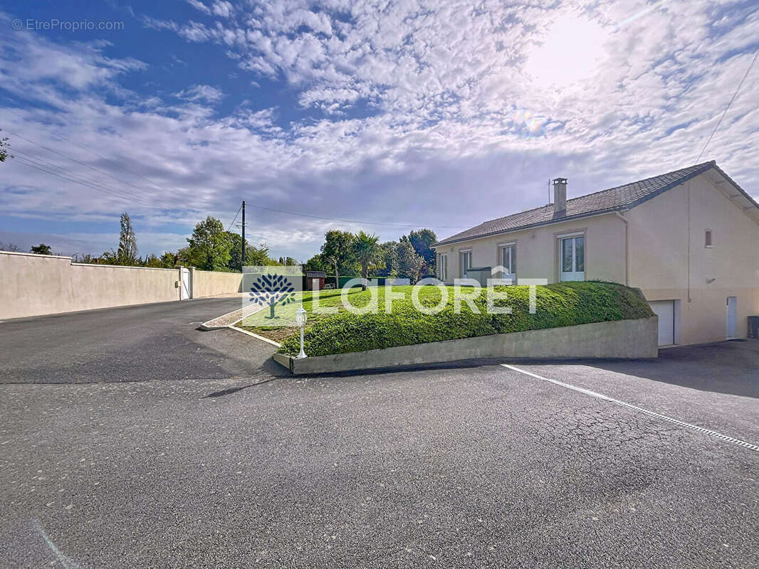 Maison à CHATILLON-SUR-THOUET