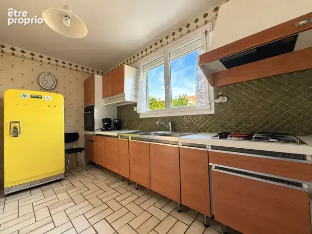 MARCOUSSIS - Maison Familiale de 6 pièces édifiée sur sous-sol total - Vue sur le stade de rugby - Bon état - photo 6