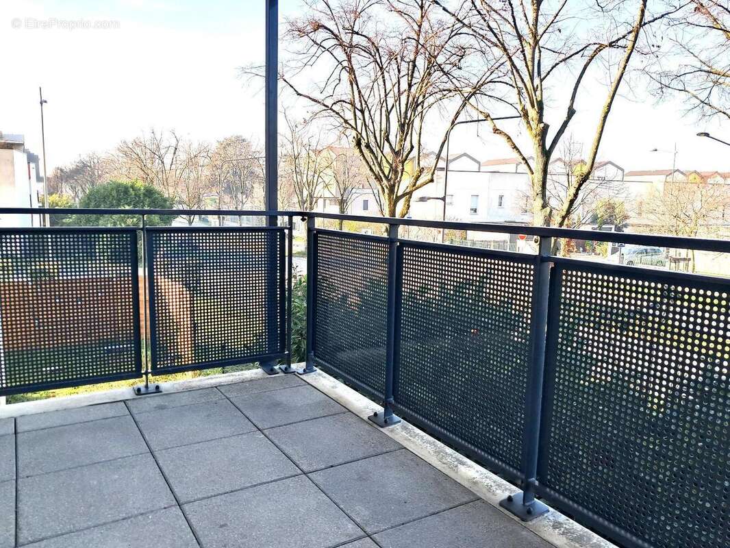   - Appartement à SAINT-PRIEST