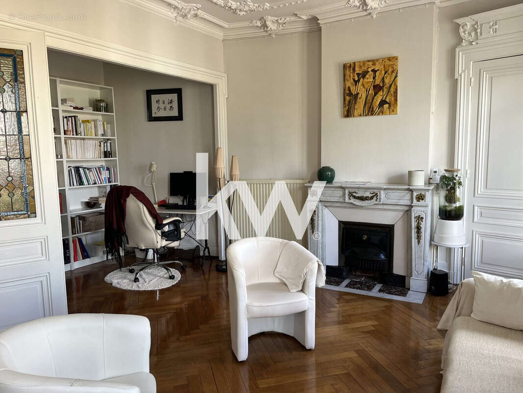 Appartement 117 m² à Saint-Etienne  - photo 2